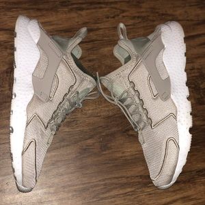 NIKE Huaraches Camel Knit